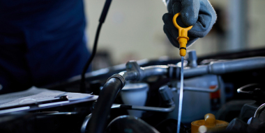 Эксперт Сокуев объяснил, когда потемнение моторного масла указывает на проблемы