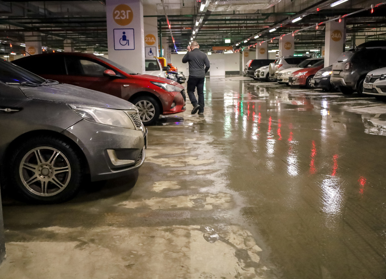 Автовладелица отсудила почти 300 тысяч за повреждения авто из-за ложного пожара