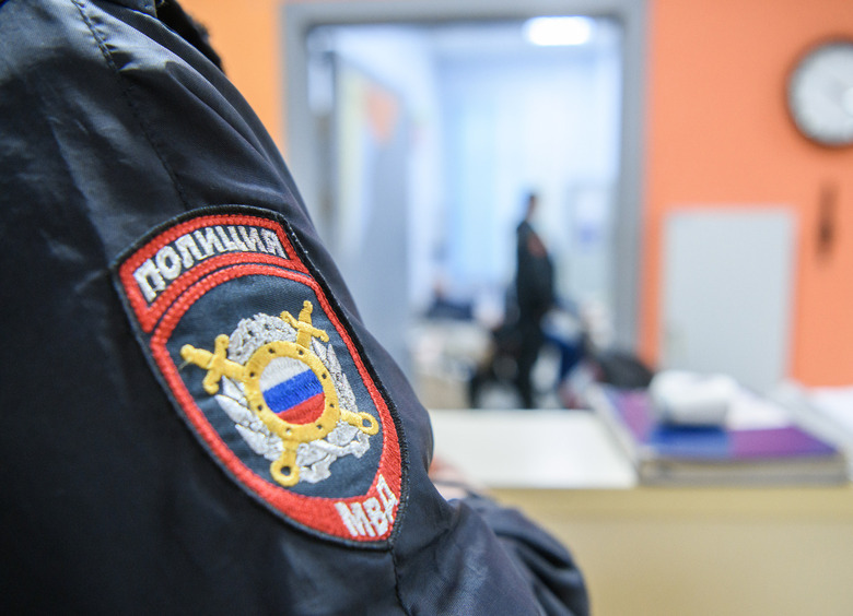 Изображение Водителю, который хотел переехать полицейского, прострелили колесо