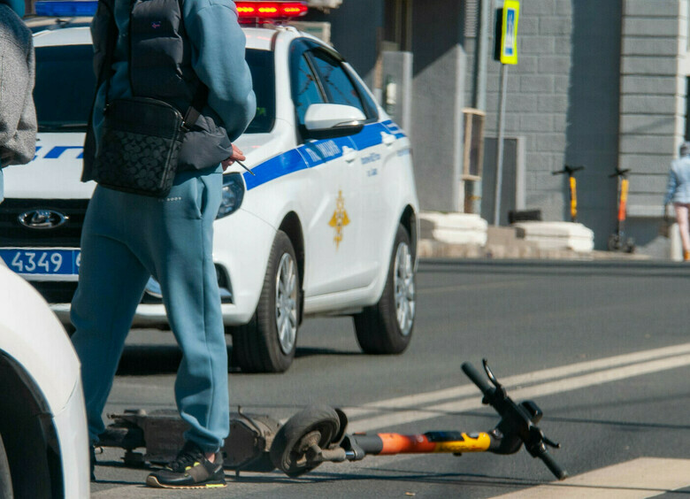 Изображение Подросток погиб под колесами автобуса после падения с электросамоката