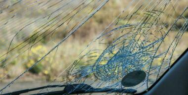 В Подмосковье появилась банда, которая забрасывает автомобили камнями