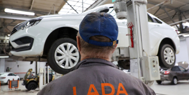 Махну не глядя: почему свежие отечественные авто массово меняют на иномарки с пробегом