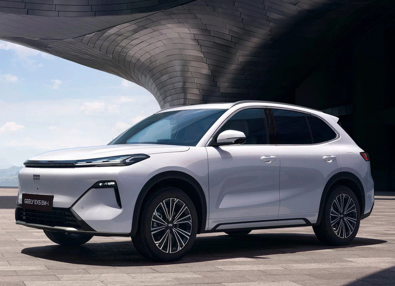 Изображение Geely официально анонсировала для России гибридный кроссовер EX5 EM-i