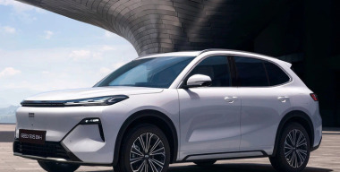 Geely официально анонсировала для России гибридный кроссовер EX5 EM-i