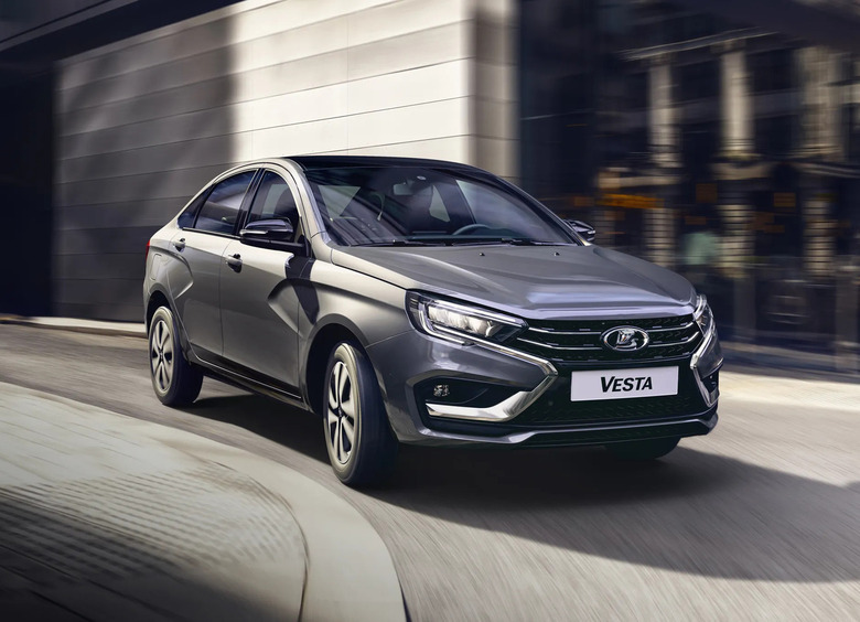 Изображение В LADA Vesta заклинило руль: машина вылетела в кювет и трижды перевернулась