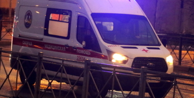 Автомобиль с детьми перевернулся на трассе «Нарва» в Ленинградской области