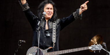 Бас-гитарист группы Kiss попал в аварию, потеряв сознание за рулем