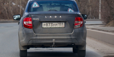 «Десятилетка» за «лям» и желательно «Гранта»: какие авто с пробегом выбирают россияне