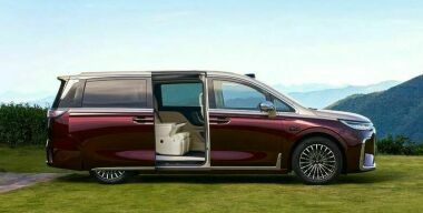 Voyah анонсировала в России обновленный минивэн Dream+