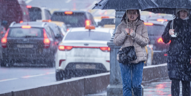 Дептранс предупредил московских водителей о мокром снеге
