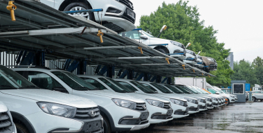 Складские запасы новых легковушек в России снизились на 100 000 машин