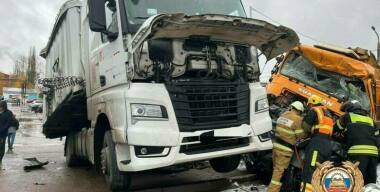 Грузовик протаранил 11 автомобилей из-за отказа тормозов в Уфе