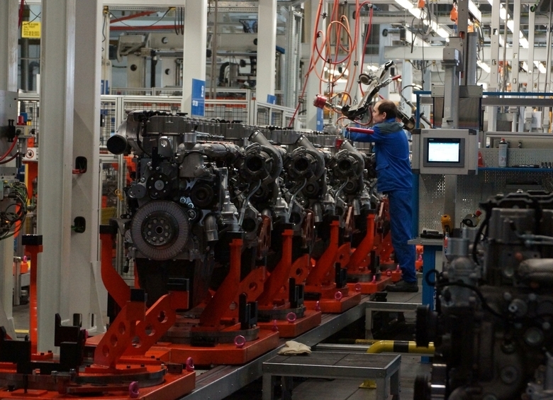 Изображение Производство автомобилей в России упало на 12%