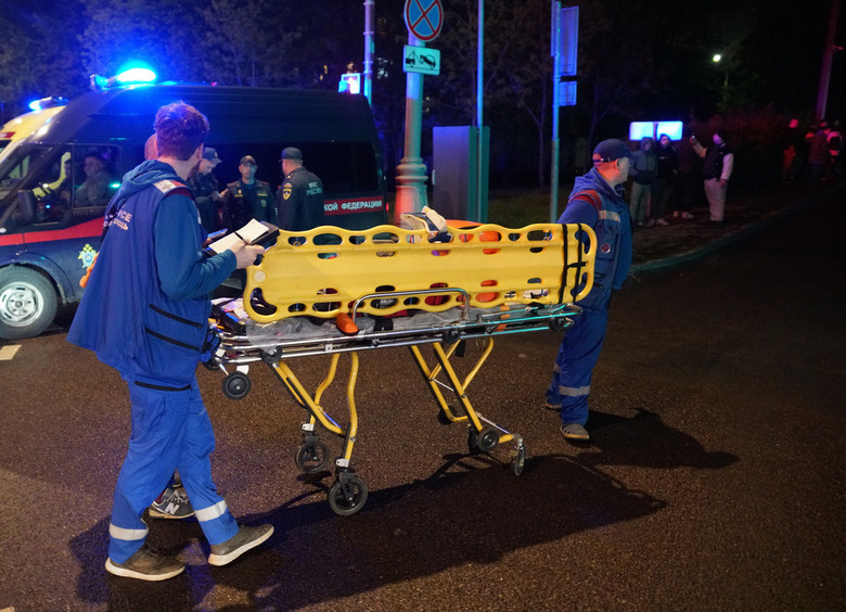 Изображение Пьяный инструктор автошколы снес мотоцикл на светофоре в Москве