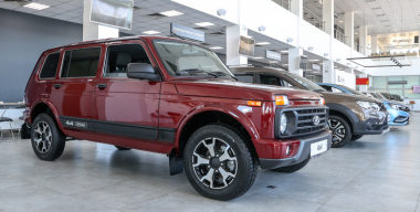 LADA Niva Legend с новым мотором, первый подключаемый гибрид Geely и ощутимые «зимние» расходы водителей: итоги недели