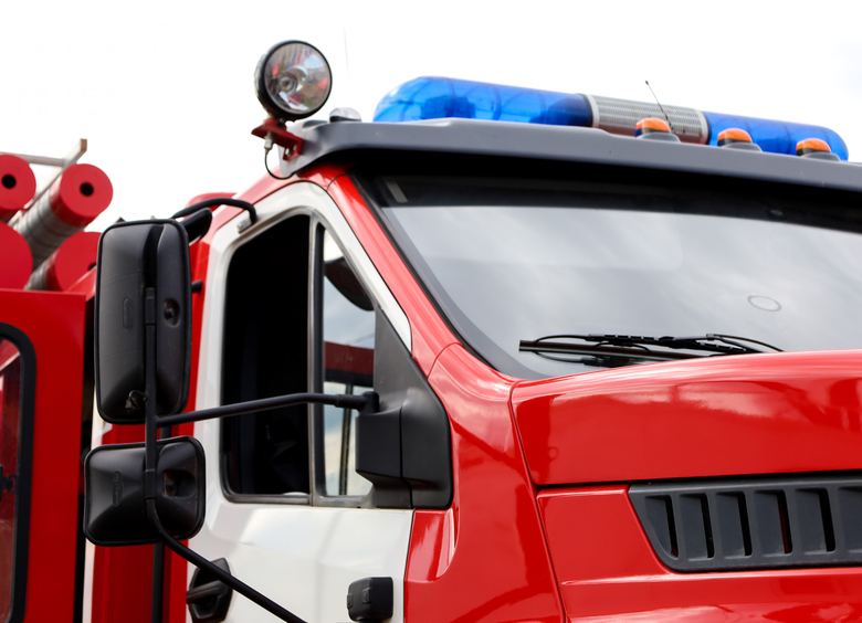 Изображение Крупный пожар уничтожил Peugeot и повредил еще три иномарки в Новосибирске