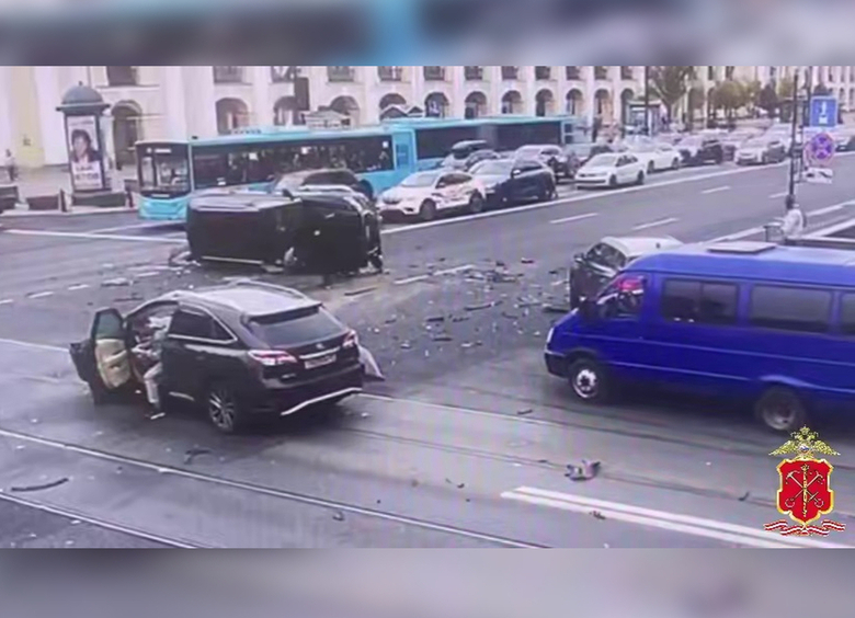 Изображение Массовое ДТП на Невском проспекте парализовало движение в центре Петербурга