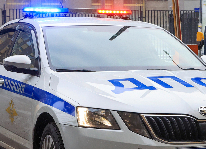 Изображение Металловоз протаранил иномарку у здания правительства Тулы