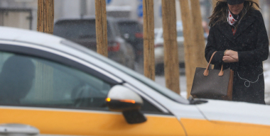 Таксист удовлетворял себя, подбирая молодых нетрезвых девушек в Москве