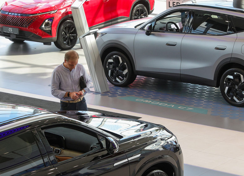 Изображение В России подросли продажи легковушек и среднетоннажных грузовиков