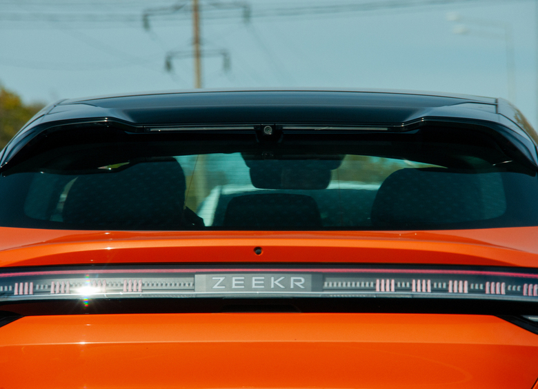 Изображение Москвичка раскритиковала мужа за то, что он подарил ей Zeekr вместо Porsche