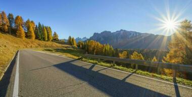 Водитель сбил женщину на переходе в Биробиджане — виноватым оказалось солнце