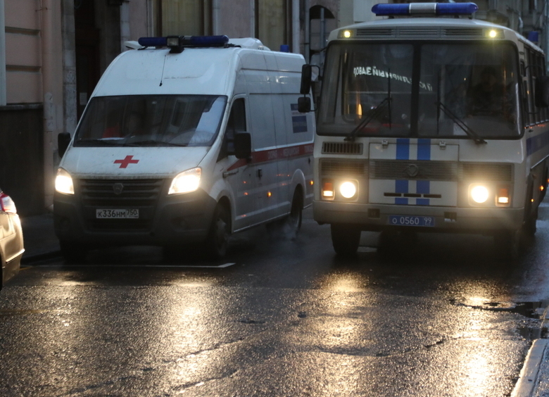 Изображение Мужчину и двух девочек-подростков нашли без сознания в машине в Подмосковье