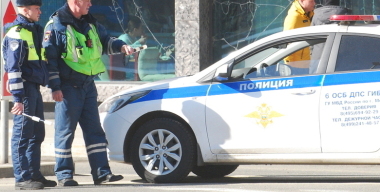 Водитель протаранил витрину торгового центра в Новой Москве