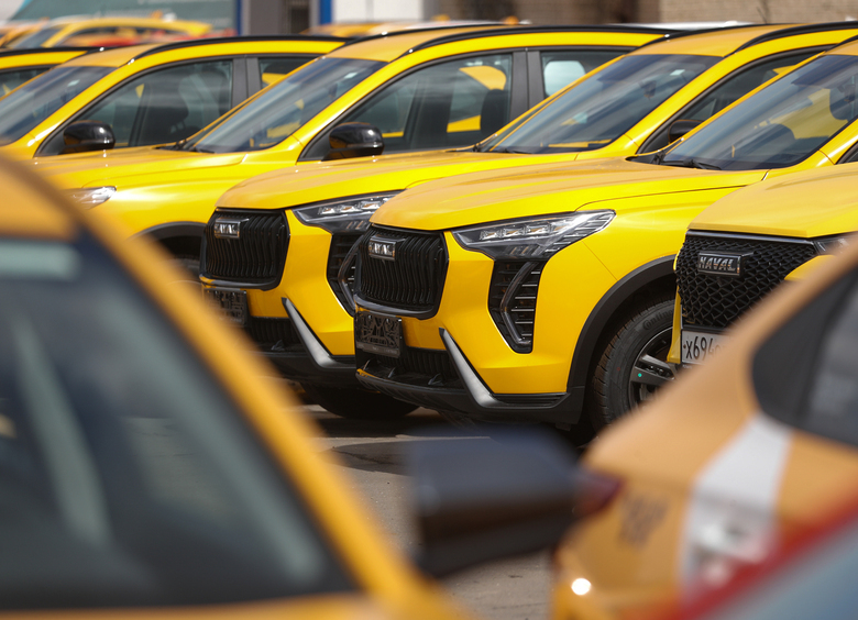 В Госдуме призвали ввести квоту для самозанятых таксистов