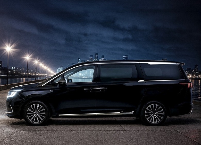 JAC выведет на рынок России первый минивэн RF8