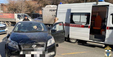 Пенсионерка перепутала педали и протаранила остановку с людьми в Новосибирске