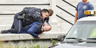 Полицейская погоня закончилась задержанием преступников в классе школы