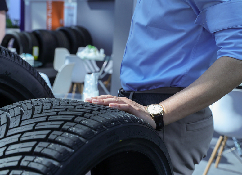 Эксперт Абрамейцев объяснил, при какой температуре летние шины становятся опасными