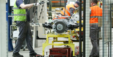 Я к болгарам уезжаю — в Будапешт: китайский автозавод ищет русских разнорабочих