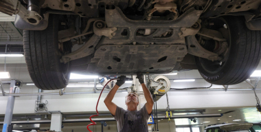 Верховный суд вступился за водителя, который не мог открыть капот