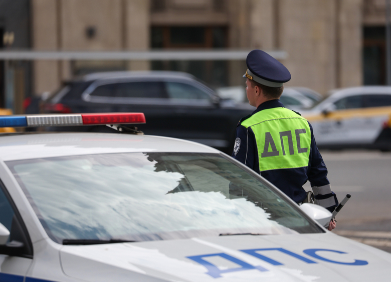 Изображение Водитель Porsche прыгнул в ледяную Неву, спасаясь от полиции в Санкт-Петербурге