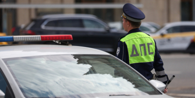 Водитель Porsche прыгнул в ледяную Неву, спасаясь от полиции в Санкт-Петербурге