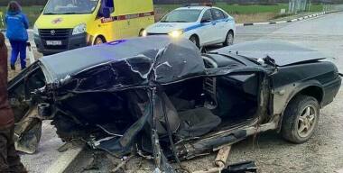 Автомобиль разорвало пополам после ДТП в Смоленской области