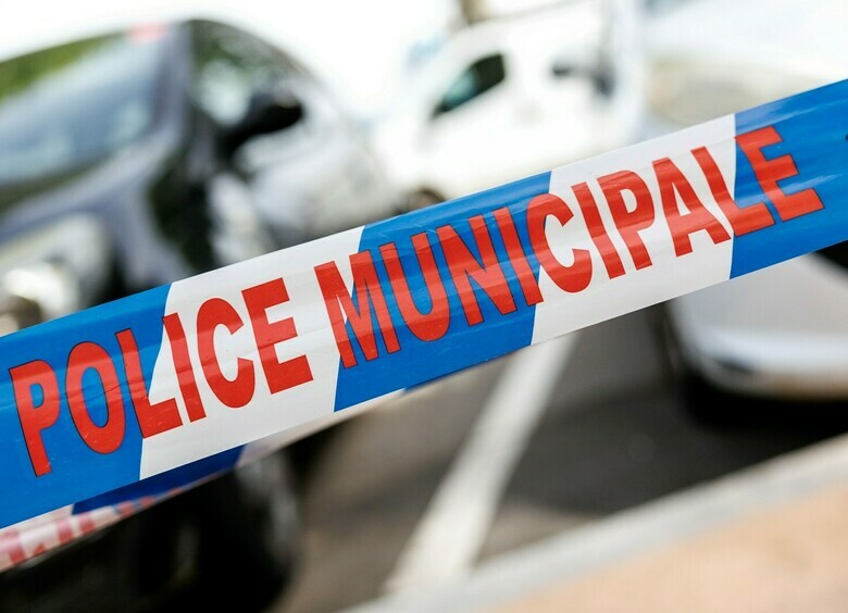 Изображение Водитель на большой скорости въехал в толпу, а потом попытался сжечь свое авто