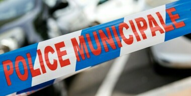 Водитель на большой скорости въехал в толпу, а потом попытался сжечь свое авто