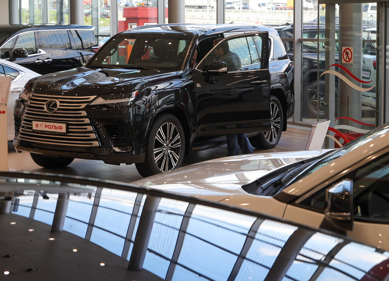 Продажи новых машин в России за октябрь признали лучшими в 2025 году