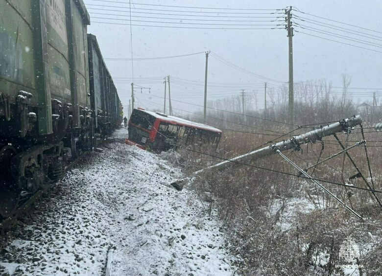 Изображение Автобус столкнулся с поездом в Хабаровске, трое человек получили травмы