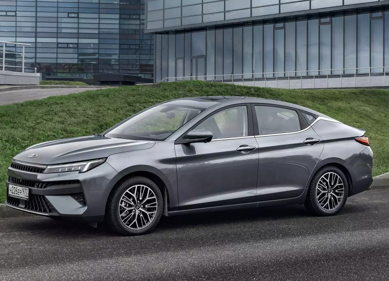 Раскрыты комплектации и цена лифтбэка «Москвич 6» 2026 модельного года