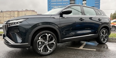 Неоклассицизм: тест-драйв кроссовера Dongfeng Huge