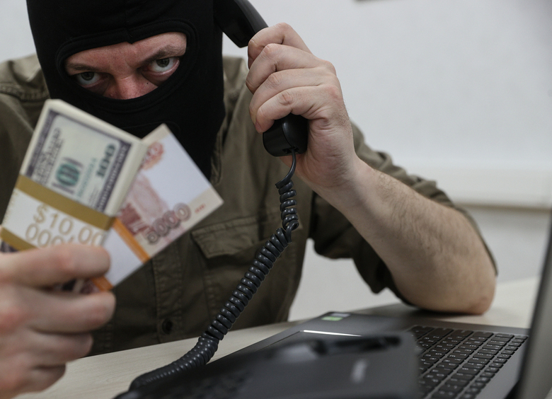 Изображение Мошенники с помощью нейросети обманули россиянина на 3,3 млн при покупке авто