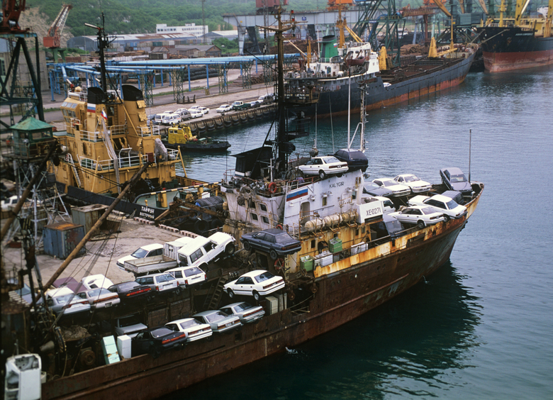 За октябрь в Россию ввезли рекордное количество машин через Владивосток