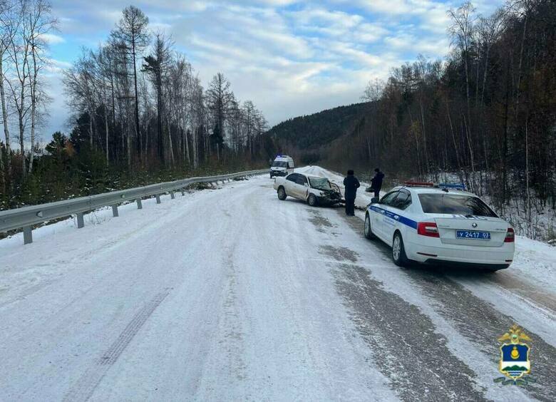 Изображение Маршрутный автобус столкнулся с легковушкой в Бурятии, один человек погиб