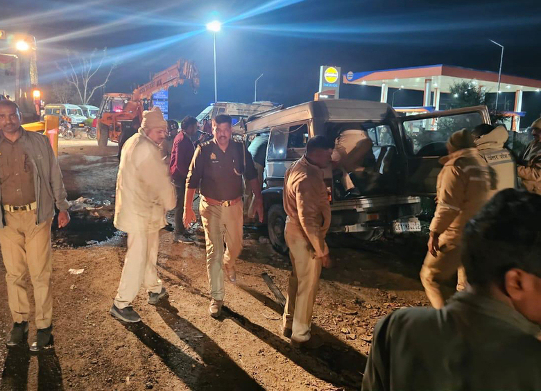 Изображение Взрыв машины убил более 10 человек, полиция рассматривает версию о теракте