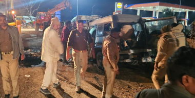 Взрыв машины убил более 10 человек, полиция рассматривает версию о теракте