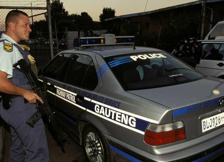 Пьяный водитель разбил машину полиции и вызвал на подмогу такого же пьяного друга